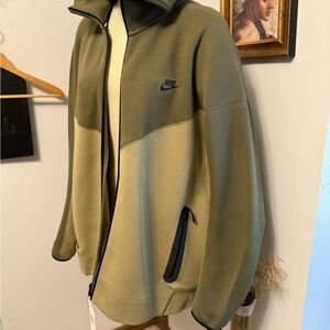 Men's BNWT Nike Tech Two-Tone Green Jacket